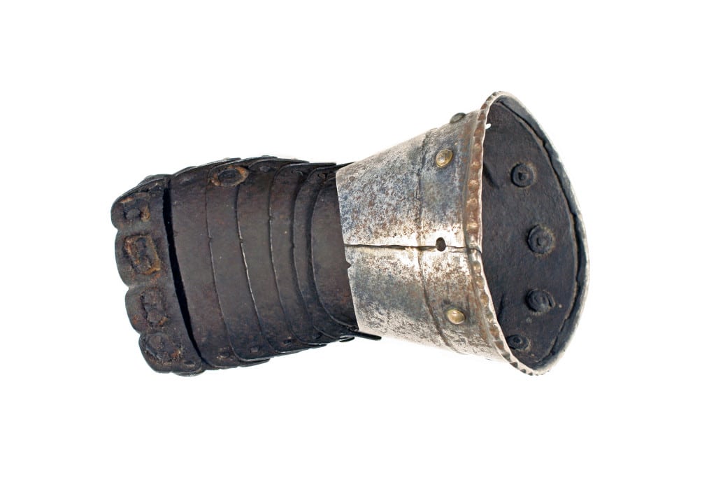 A Right Hand Gauntlet, 16th Century. - Image 3